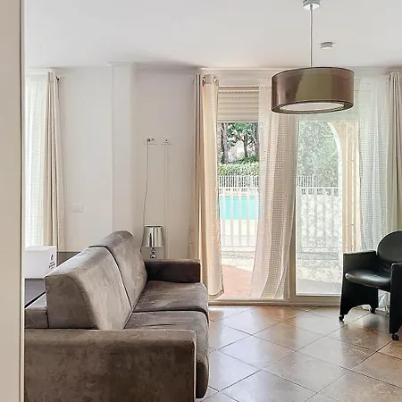 Direct Monaco 2 Pieces Devant Piscine דירה *