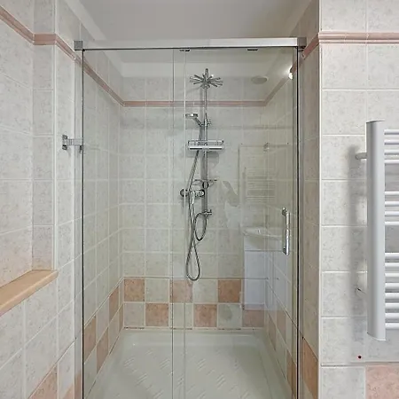 Daire Direct Monaco 2 Pieces Devant Piscine Beausoleil