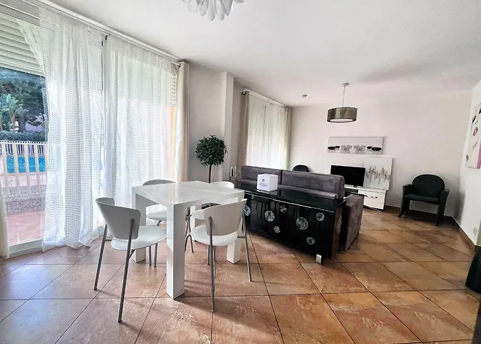 Direct Monaco 2 Pieces Devant Piscine Apartment *